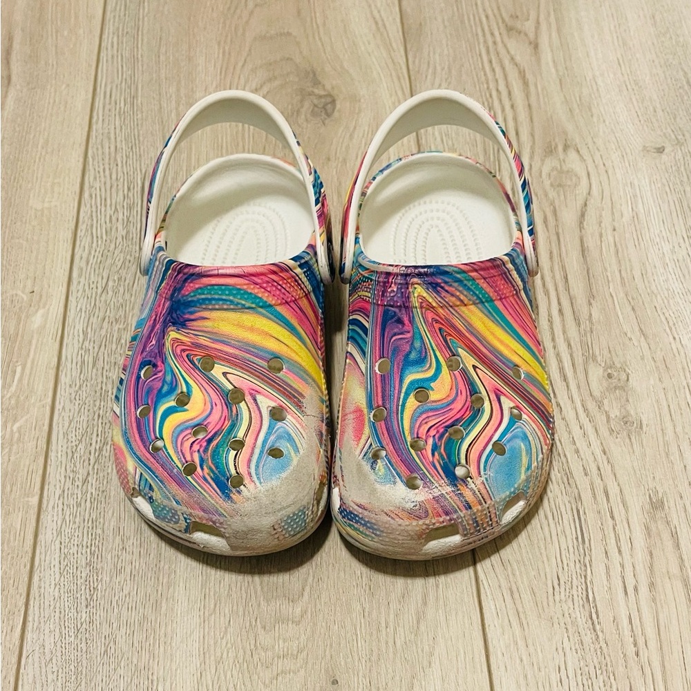 Children’s Crocs in rainbow swirl size 1